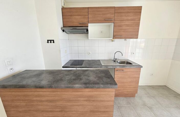 Appartement T2 avec grande terrasse et garage boxé — photo 4