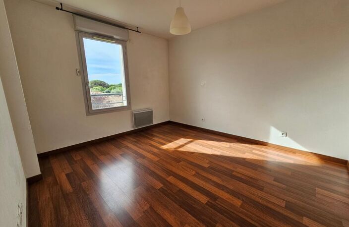 Appartement T2 avec grande terrasse et garage boxé — photo 5