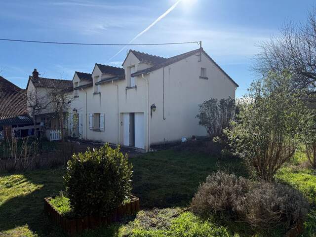 Immeuble Lurcy Levis 10 pièce(s) 221 m2 — photo du bien
