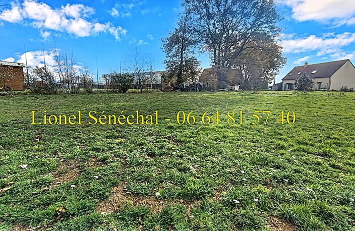 Terrain à bâtir entièrement plat et viabilisé de 825 m2 à Joué l' Abbé hors lotissement — photo 2