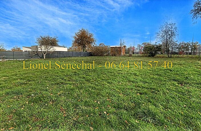 Terrain à bâtir entièrement plat et viabilisé de 825 m2 à Joué l' Abbé hors lotissement — photo 4