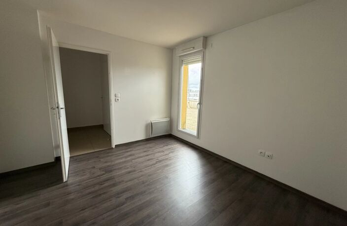 DERNIER ETAGE - 3 CHAMBRES - PARKINGS - TERRASSES — photo 4