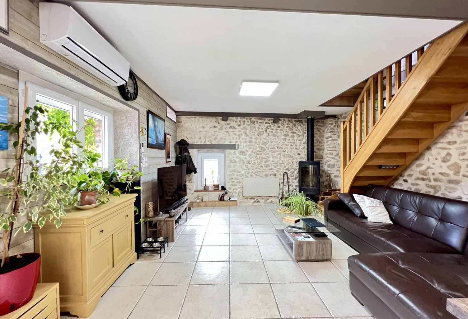 Ensemble immobilier avec jardin — photo 1