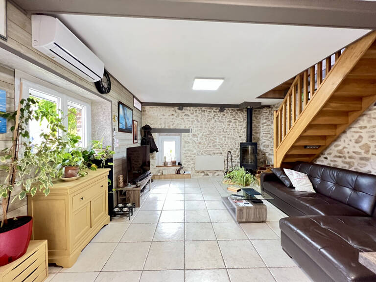 Ensemble immobilier avec jardin — photo 1
