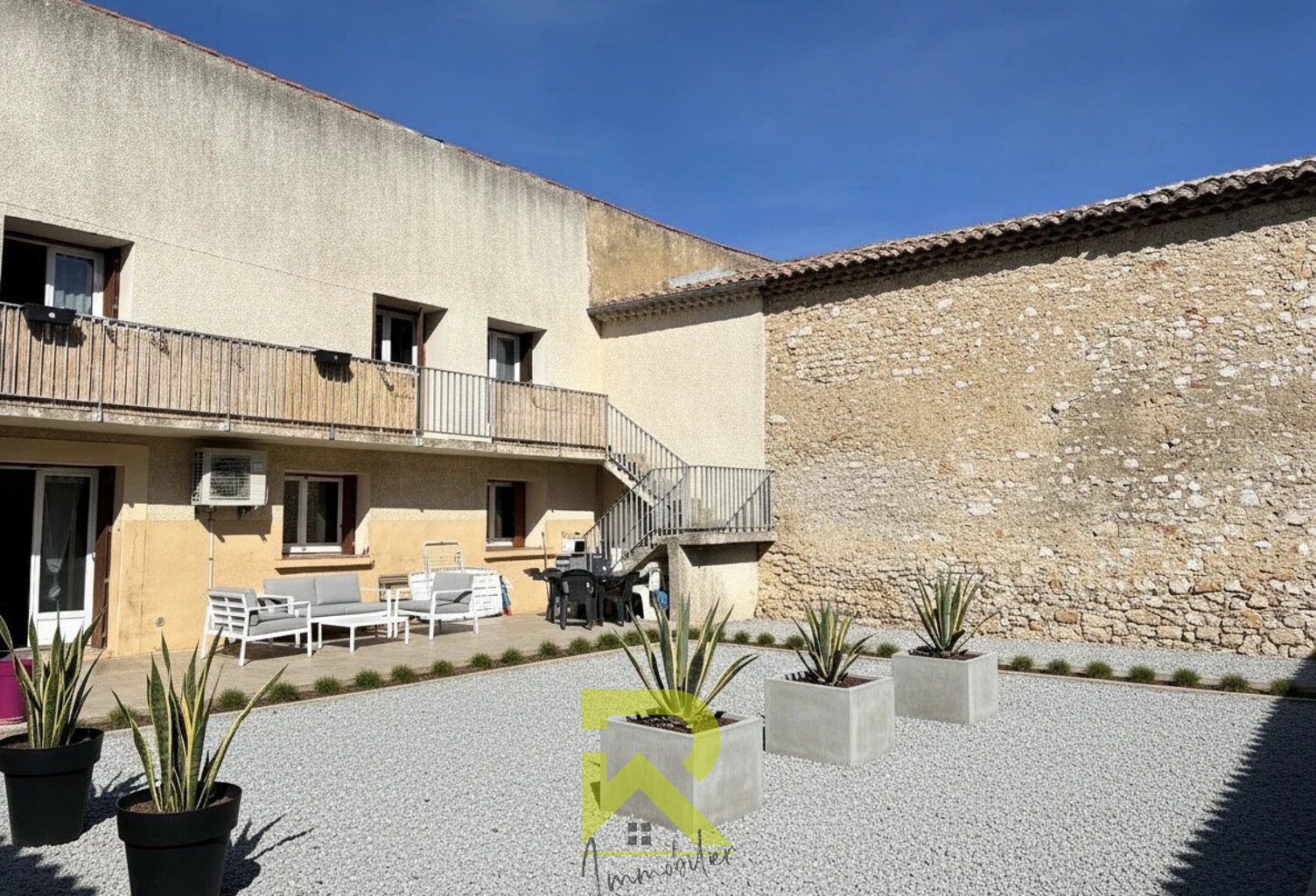 Ensemble Immobilier 4 appartements et jardin — photo 1