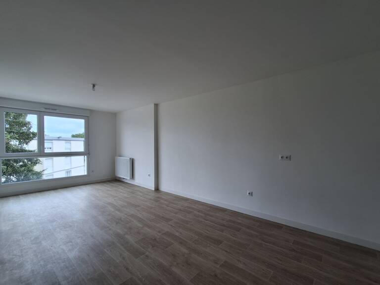 APPARTEMENT T3 NEUF + LOGGIA + BALCON + PARKING - VILLENAVE D'ORNON — photo 1