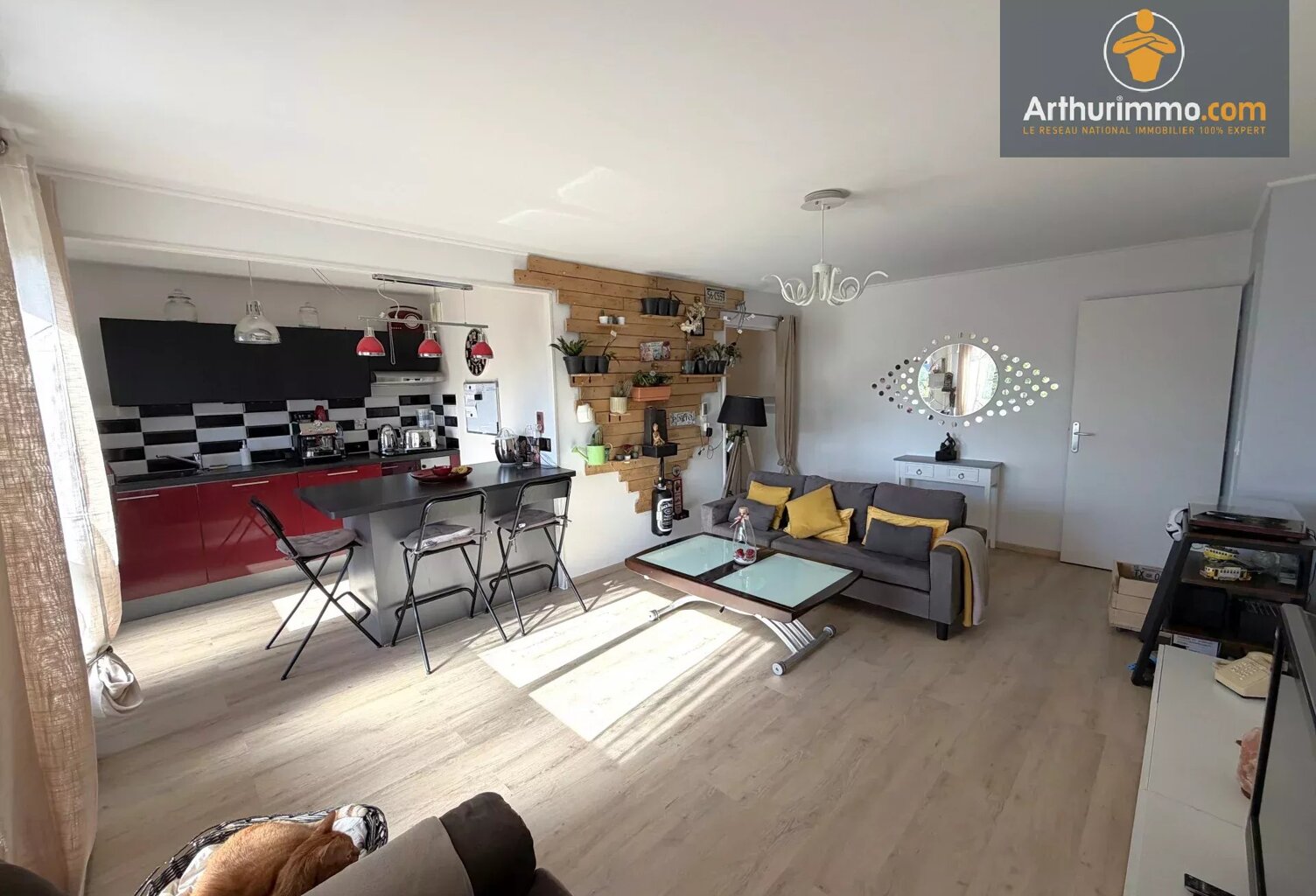 Compiègne, Appartement avec terrasse, 2 chambres et garage — photo 1