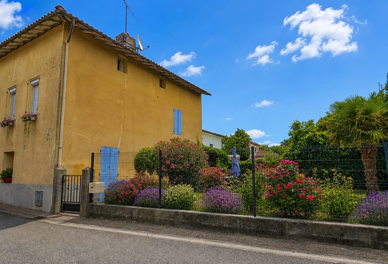 MAISON DE VILLE AVEC JARDIN — photo 1