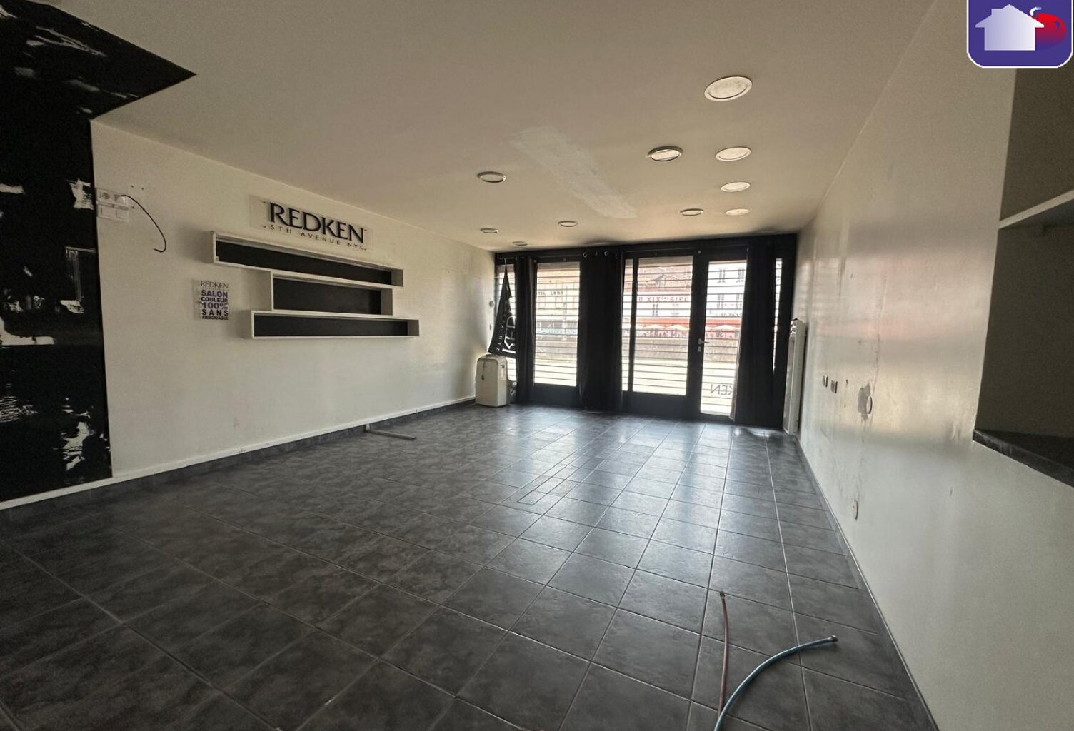 Location commerce 2 pièces 35 m² à Foix (09000) — photo 1