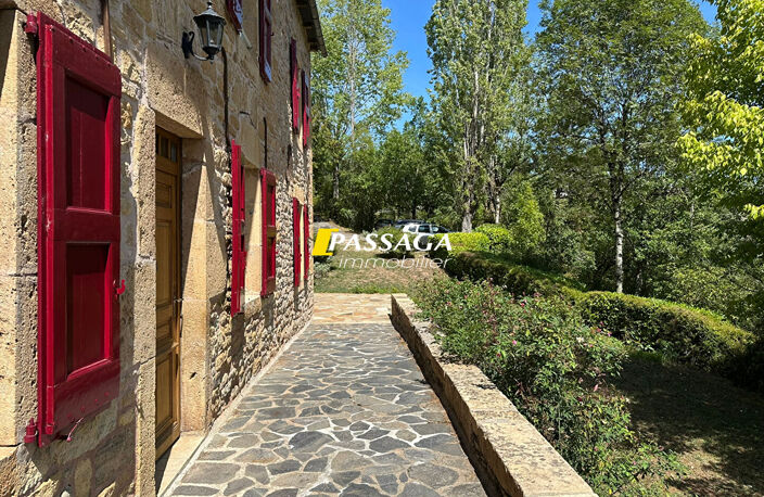 A VENDRE - Magnifique ensemble immobilier avec terrain arboré - SAINT GENIEZ D'OLT ET D'AUBRAC — photo 3