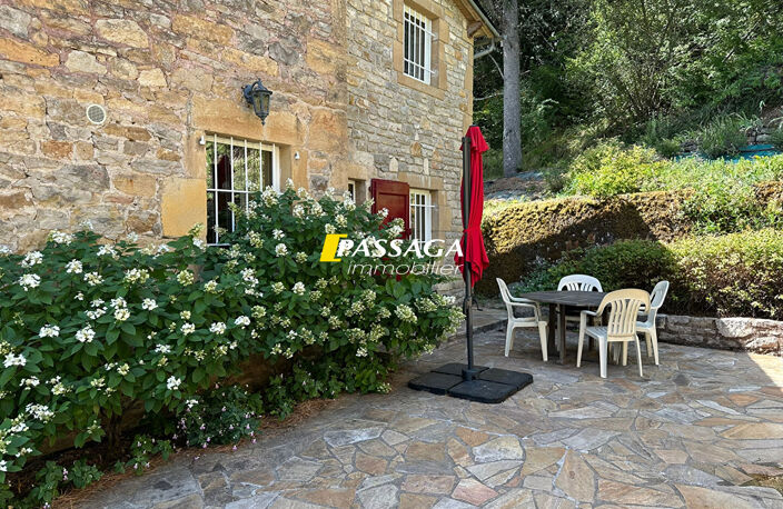 A VENDRE - Magnifique ensemble immobilier avec terrain arboré - SAINT GENIEZ D'OLT ET D'AUBRAC — photo 4