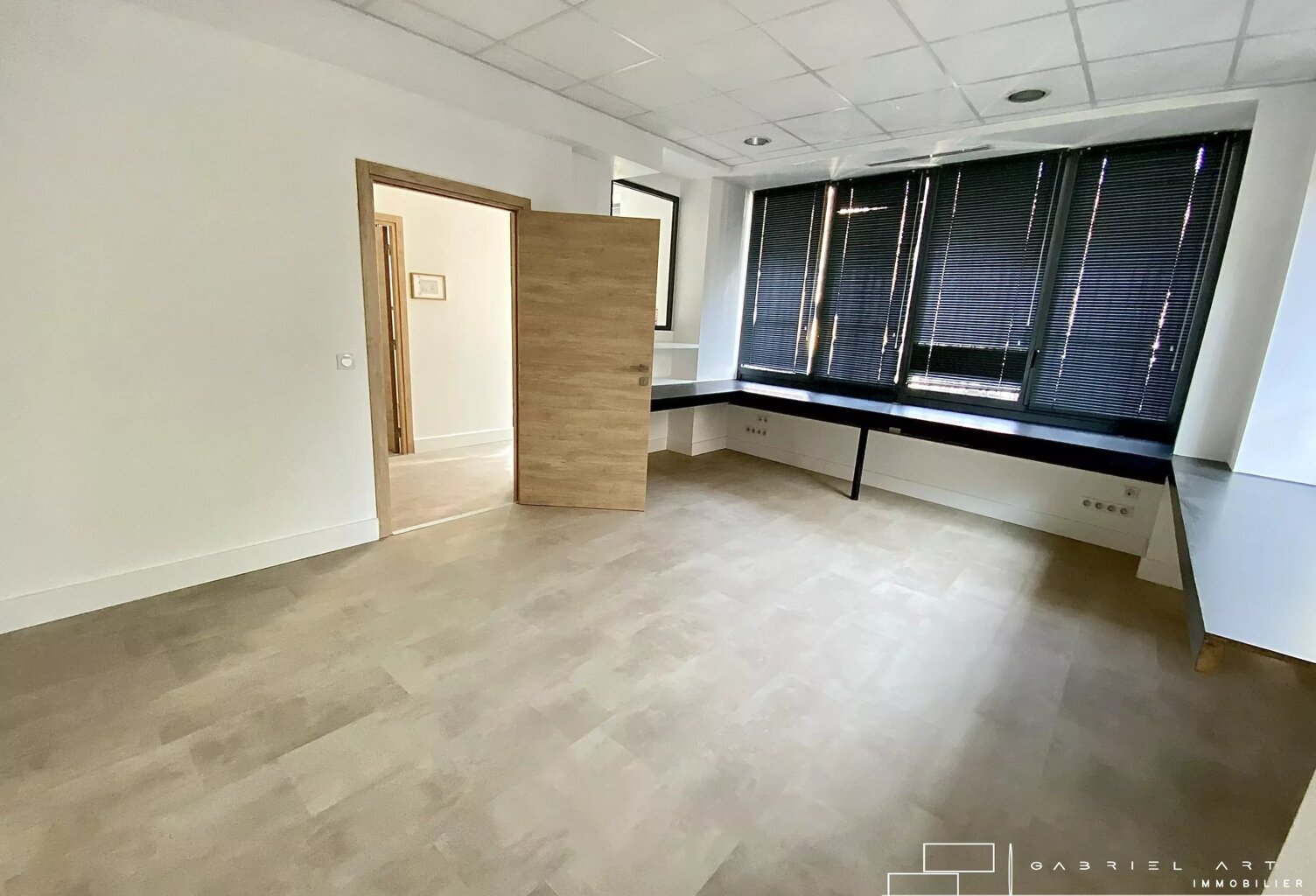 Local commercial — photo 1