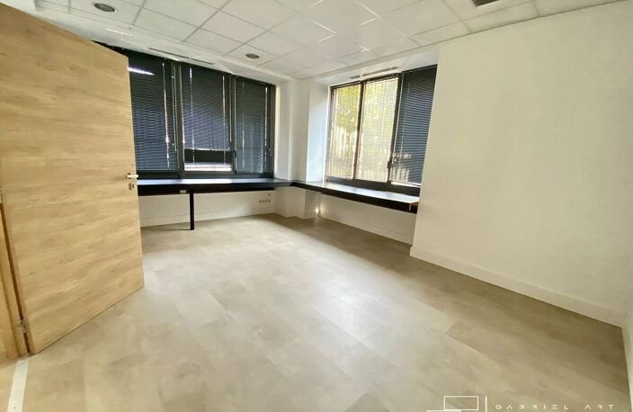 Local commercial — photo 2