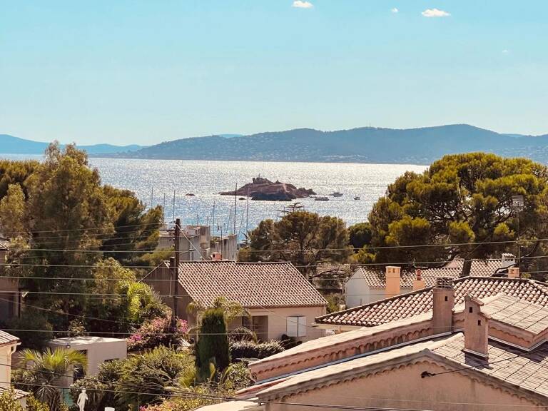 APPARTEMENT 3 PIÈCES SAINT-RAPHAËL PLAGE — photo 1