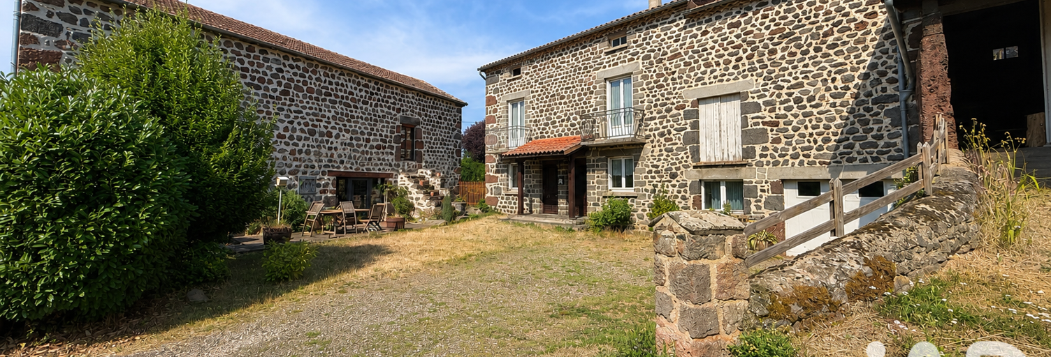 Maison 12 Pièces 310 m² à vendre à Bains (43370)