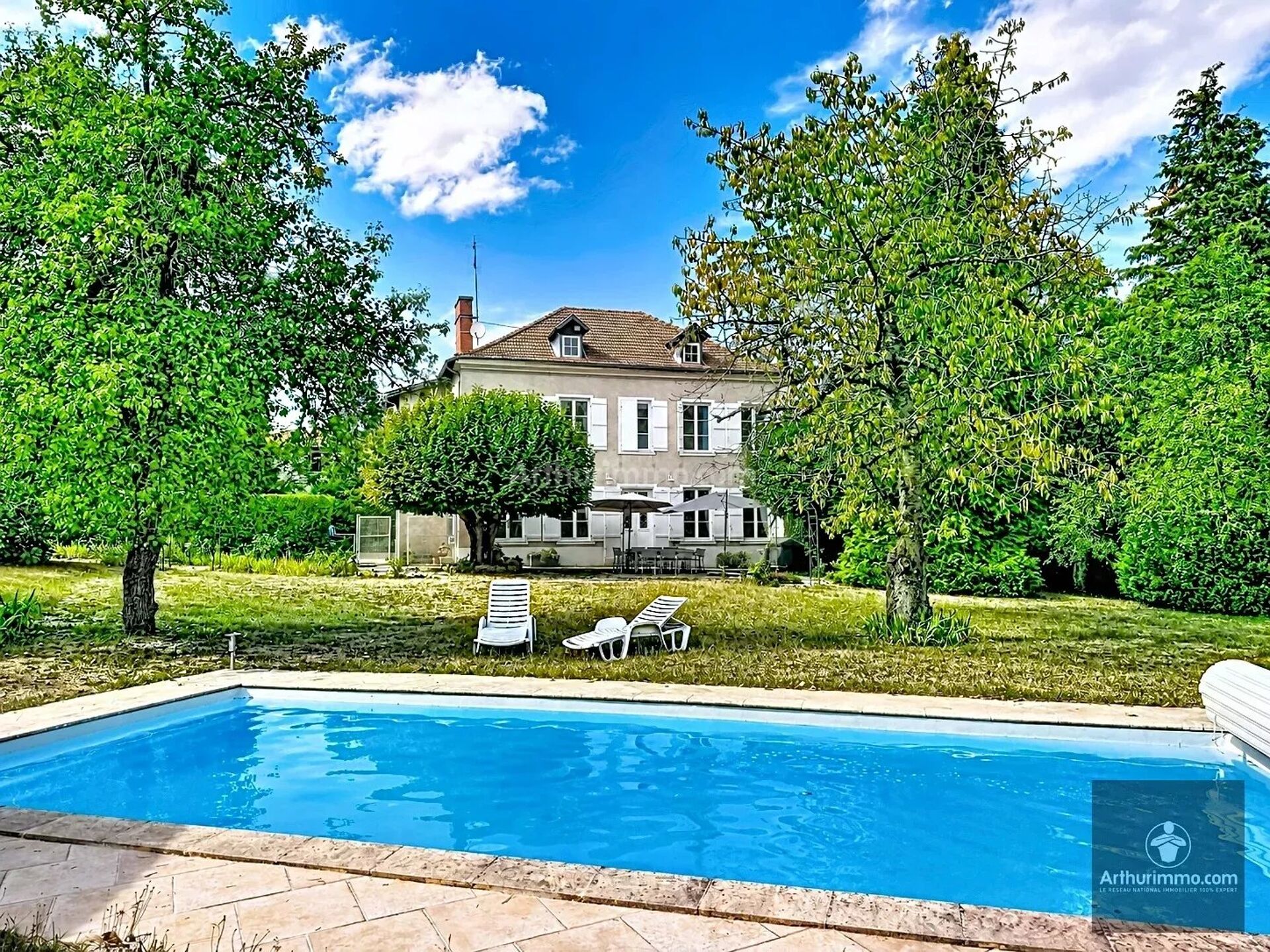 Maison 7 pièces 290 m² · à Renaison · 290 m² · 720 000 €