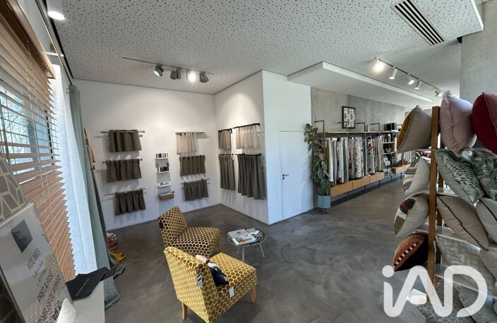 Vente Local commercial 237 m&sup2; — photo 2
