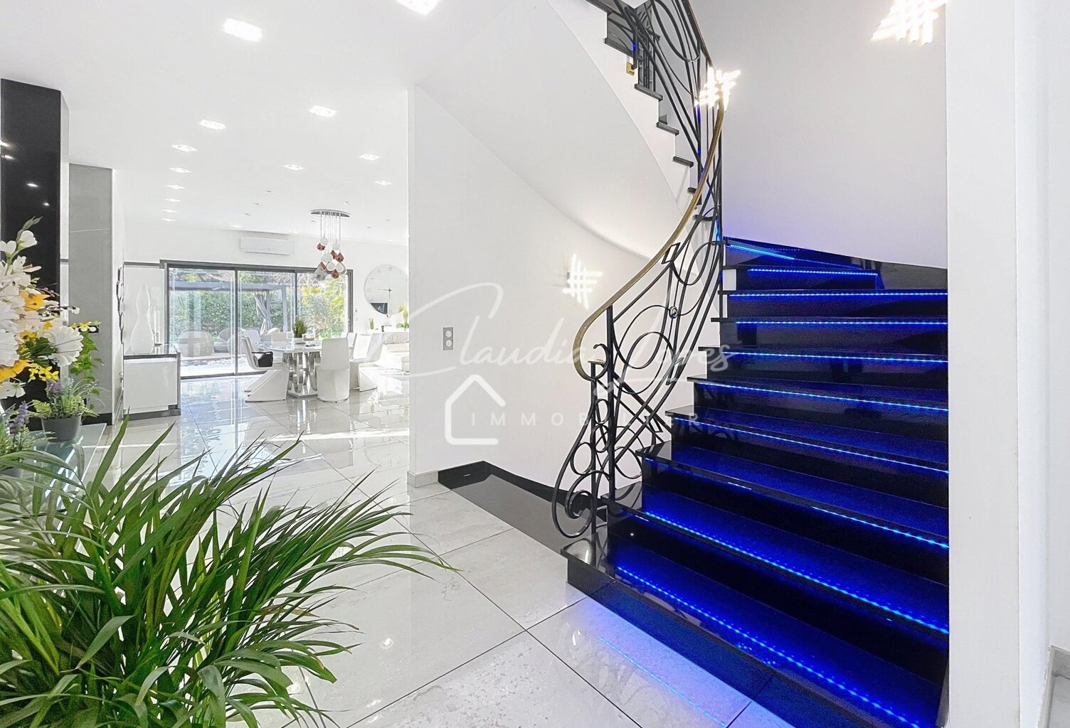 PROPRIÉTÉ  D'EXCEPTION 368 M² UTILES SUR UNE PARCELLE DE 744M² — photo 1