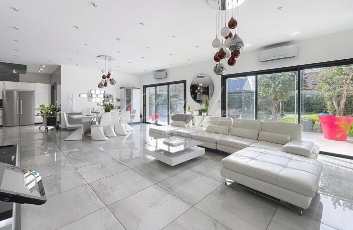 PROPRIÉTÉ  D'EXCEPTION 368 M² UTILES SUR UNE PARCELLE DE 744M² — photo 3