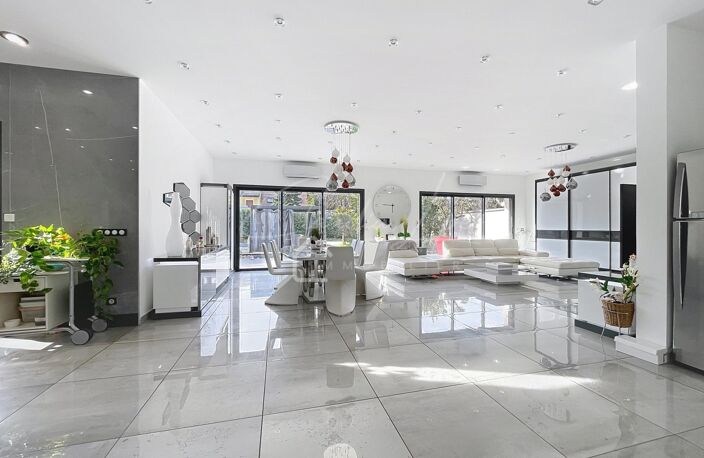 PROPRIÉTÉ  D'EXCEPTION 368 M² UTILES SUR UNE PARCELLE DE 744M² — photo 4