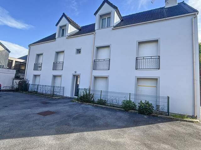 CENTRE-VILLE, PETITE COPROPRIÉTÉ DE 2 ÉTAGES, RÉNOVÉE ENTIÈREMENT, ISOLATION PAR L'EXTÉRIEUR ET L'INTÉRIEUR — photo du bien