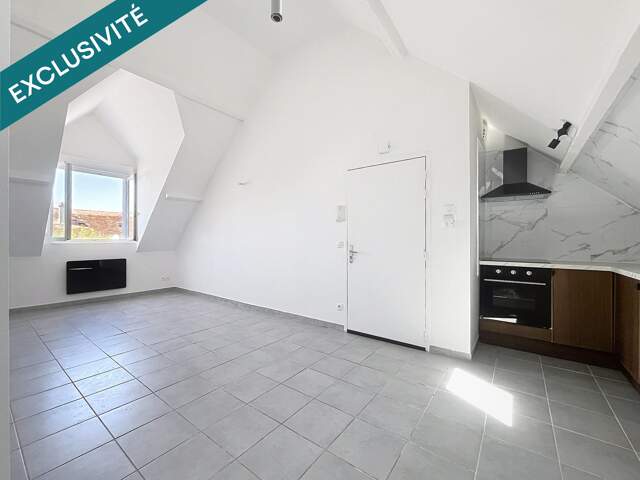 CENTRE-VILLE, PETITE COPROPRIÉTÉ DE 2 ÉTAGES, RÉNOVÉE ENTIÈREMENT, ISOLATION PAR L'EXTÉRIEUR ET L'INTÉRIEUR — photo du bien