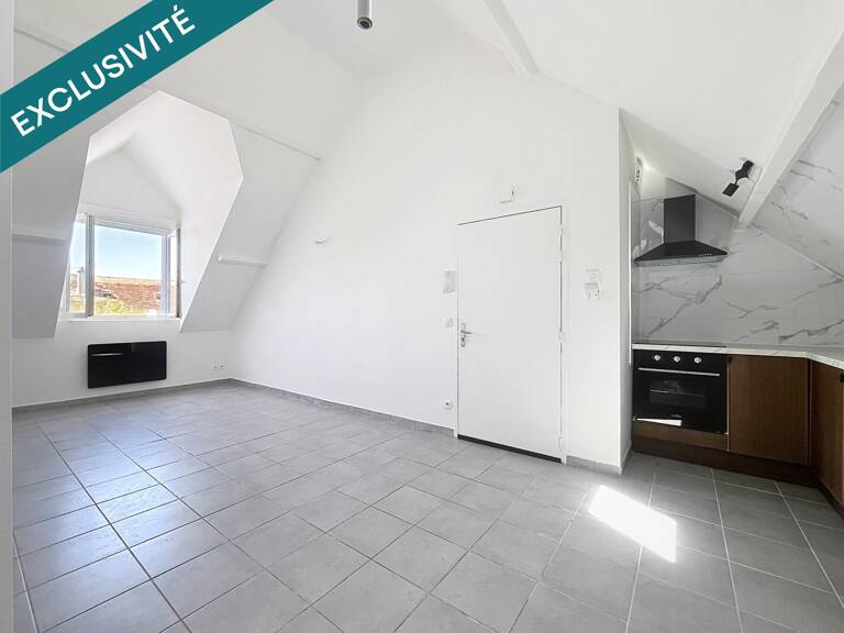 CENTRE-VILLE, PETITE COPROPRIÉTÉ DE 2 ÉTAGES, RÉNOVÉE ENTIÈREMENT, ISOLATION PAR L'EXTÉRIEUR ET L'INTÉRIEUR — photo 1