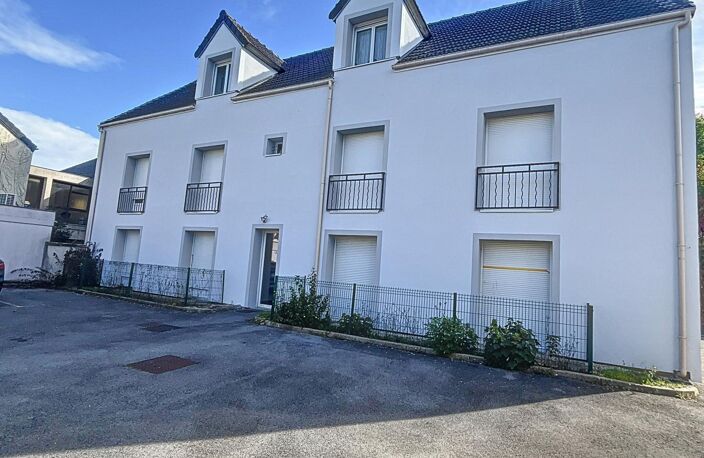 CENTRE-VILLE, PETITE COPROPRIÉTÉ DE 2 ÉTAGES, RÉNOVÉE ENTIÈREMENT, ISOLATION PAR L'EXTÉRIEUR ET L'INTÉRIEUR — photo 2