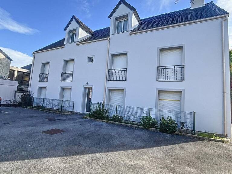 CENTRE-VILLE, PETITE COPROPRIÉTÉ DE 2 ÉTAGES, RÉNOVÉE ENTIÈREMENT, ISOLATION PAR L'EXTÉRIEUR ET L'INTÉRIEUR — photo 1