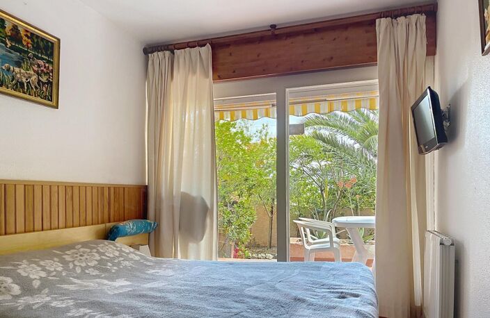 Vivez au fil de l'eau à Fitou T2 meublé avec jardin privatif, terrasse vue Canigou et accès direct à l'étang. — photo 5