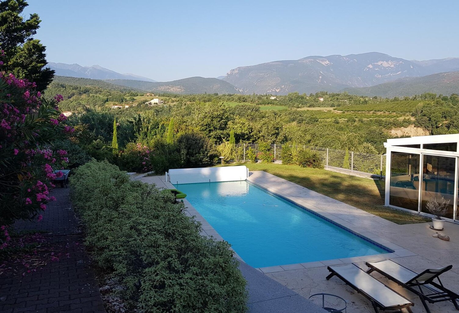 Villa vue exceptionnelle - piscine jardin véranda — photo 1