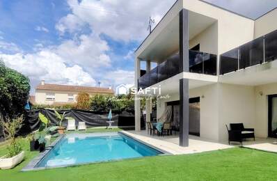 Maison contemporaine lumineuse avec piscine. — photo du bien