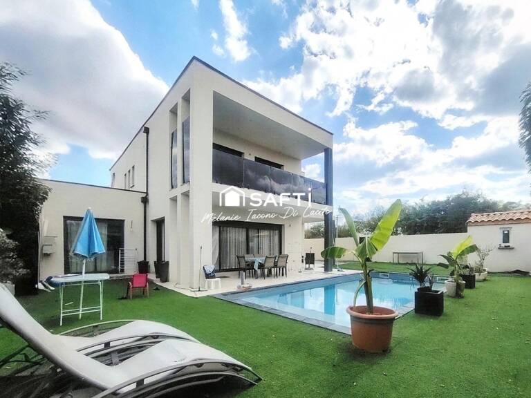 Maison contemporaine lumineuse avec piscine. — photo 1