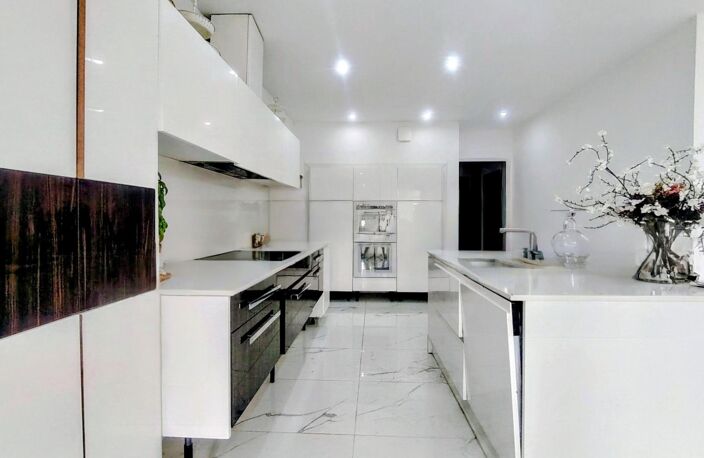 Maison contemporaine lumineuse avec piscine. — photo 4