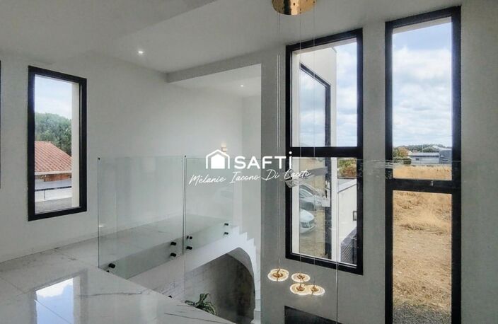 Maison contemporaine lumineuse avec piscine. — photo 5