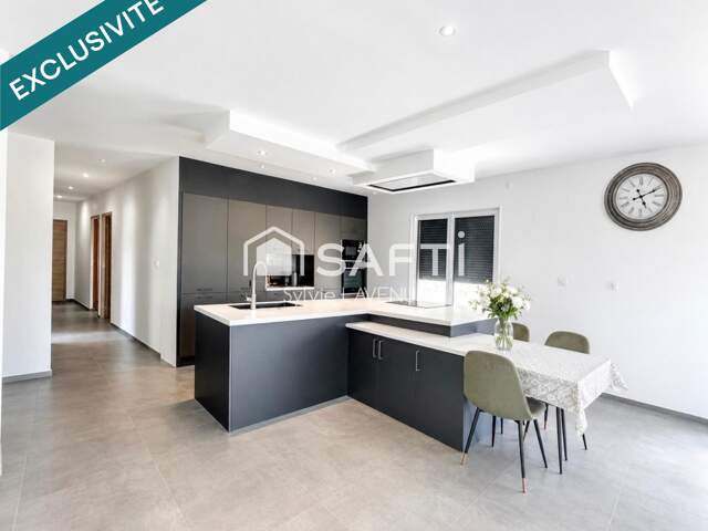 A VENIZEL 02, MAISON DE PLAIN PIED DE 140 M2 AVEC GARAGE SUR SON TERRAIN DE 1740 M2. — photo du bien