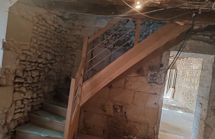 Authentique maison en pierre à rénover  Fort potentiel au cœur de Montlouis-sur-Loire — photo 4