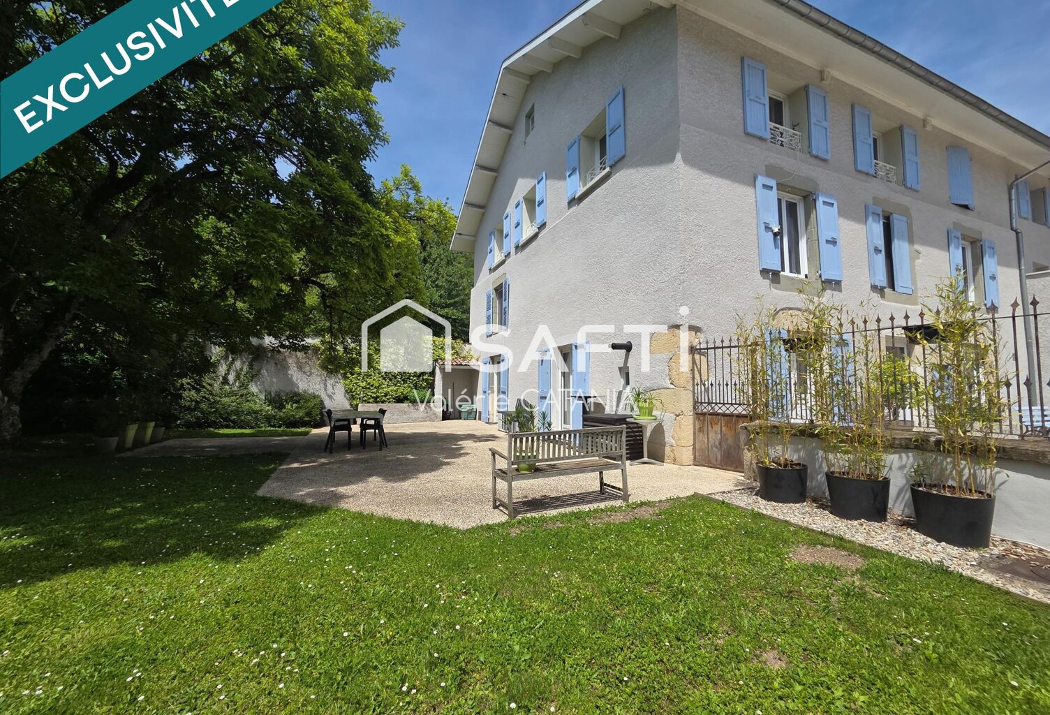 Tullins - Maison de caractère de 300m² habitables avec jardin arboré. — photo 1
