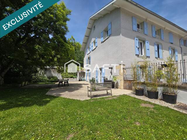 Tullins - Maison de caractère de 300m² habitables avec jardin arboré. — photo du bien