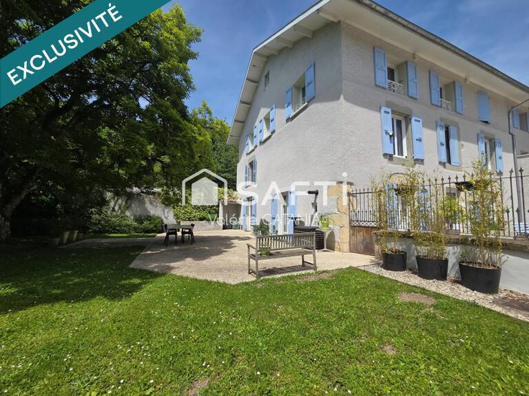 Tullins - Maison de caractère de 300m² habitables avec jardin arboré. — photo 1