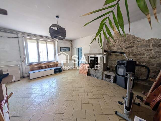 Maison de bourg avec jardin arboré — photo du bien