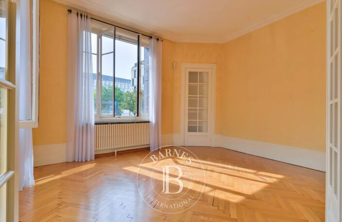Lyon 4ème - Maison de 265,33 m² - 5 chambres - terrain de 513 m² - garage — photo 3