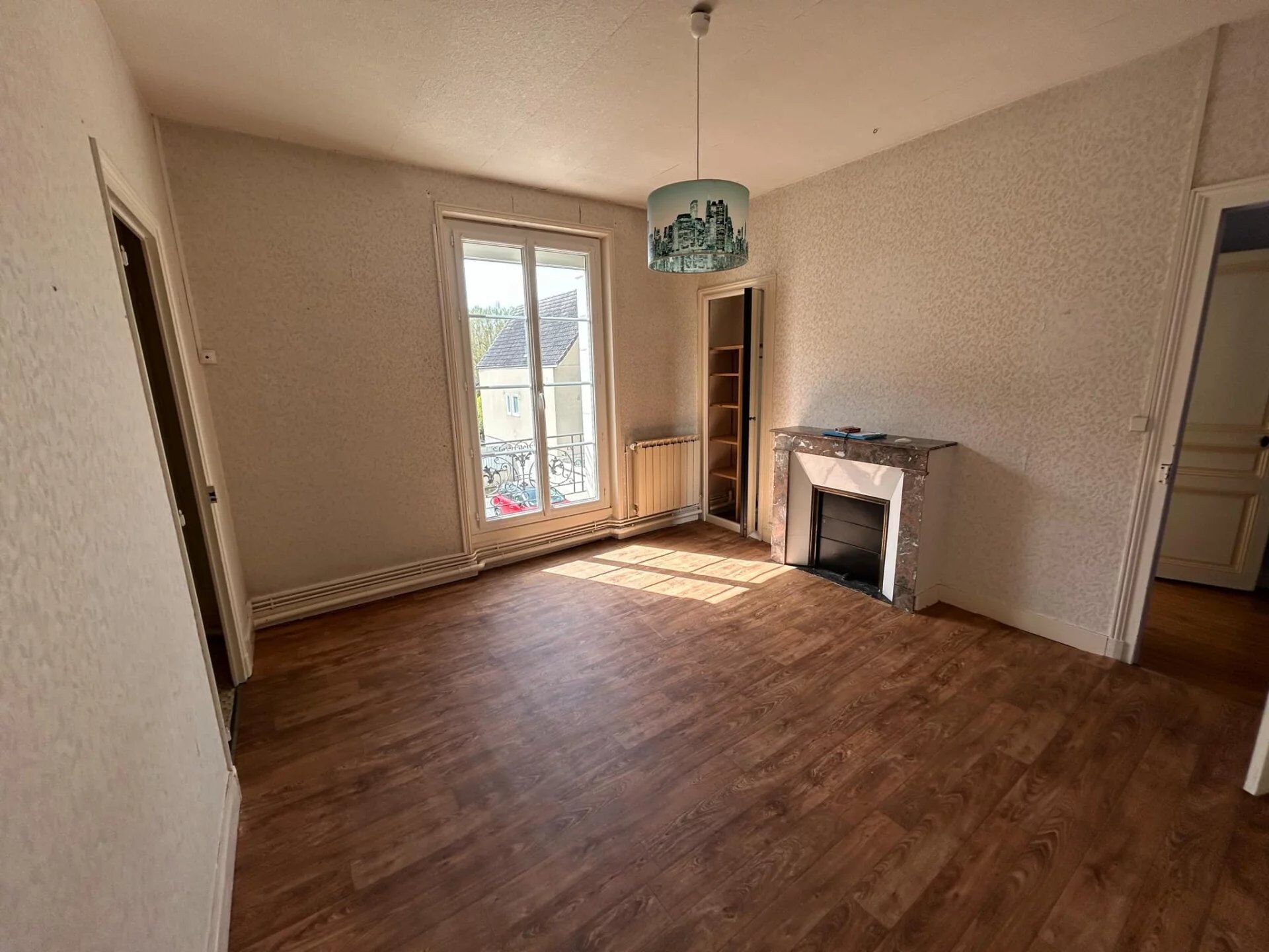 Maison de 175 m² Terrain 1251 m² Local commercial