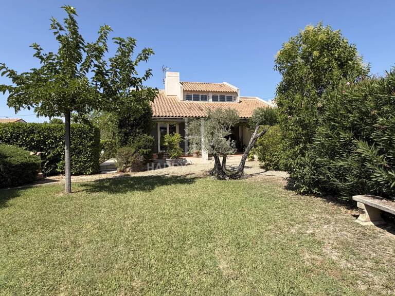 EXCLUSIVITE : Mouriès, proche village et commerces , maison de plain pied — photo 1