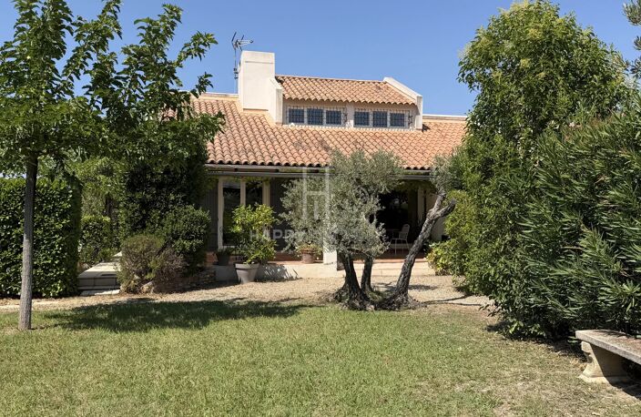 EXCLUSIVITE : Mouriès, proche village et commerces , maison de plain pied — photo 4