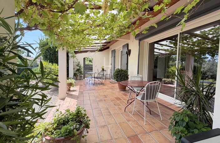 EXCLUSIVITE : Mouriès, proche village et commerces , maison de plain pied — photo 5