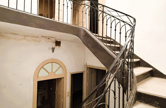 MAISON DE VILLE A RENOVER - FORT POTENTIEL - GARAGES COUR — photo 2