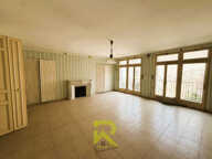 MAISON DE VILLE A RENOVER - FORT POTENTIEL - GARAGES COUR — photo 3