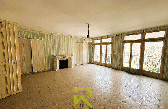 MAISON DE VILLE A RENOVER - FORT POTENTIEL - GARAGES COUR — photo 3