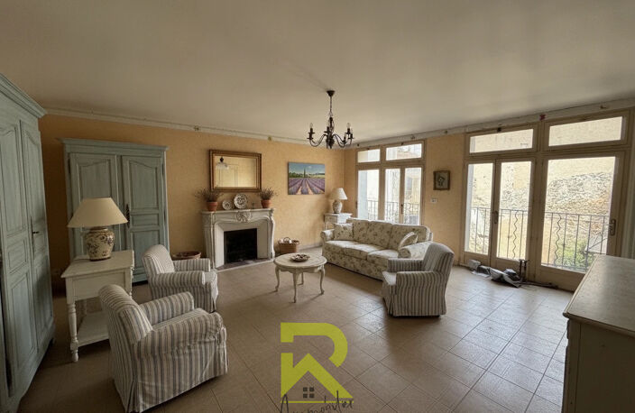 MAISON DE VILLE A RENOVER - FORT POTENTIEL - GARAGES COUR — photo 4